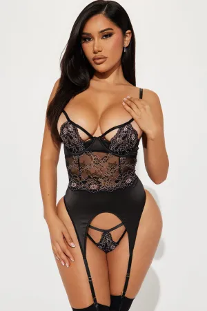 All I Want Lace 2 Piece Set - Black/Pink