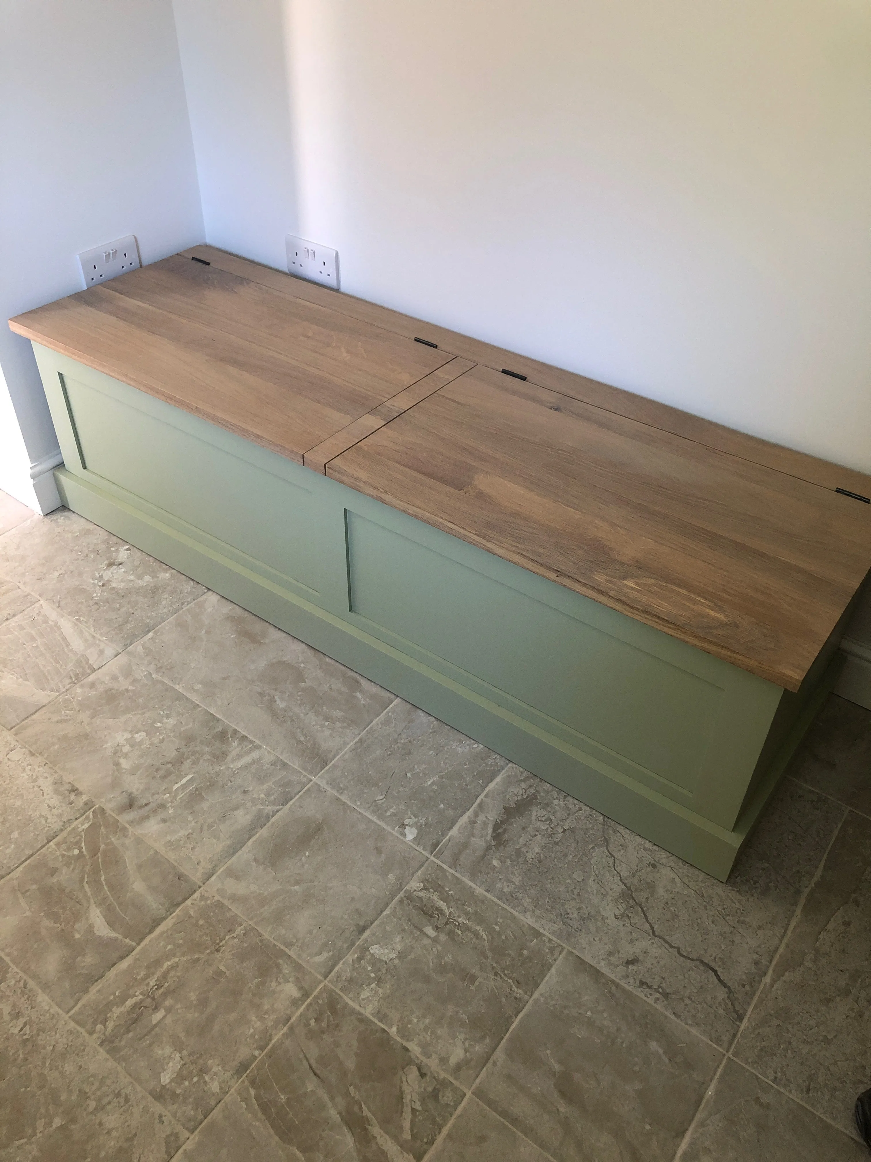 Shaker Storage Seat